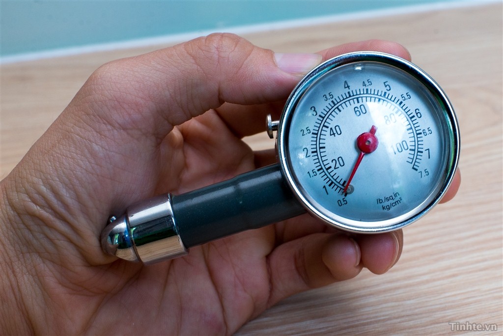 C&aacute;ch lựa chọn đồng hồ đo &aacute;p suất lốp ch&iacute;nh h&atilde;ng