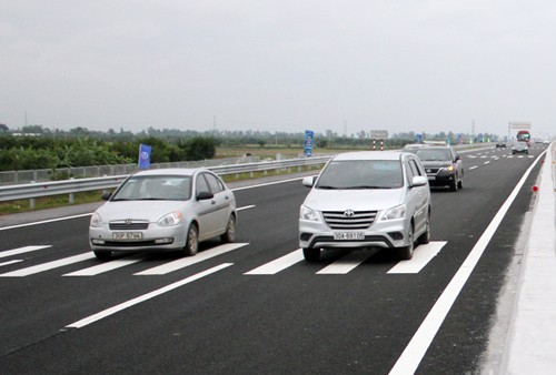 Định nghĩa về Vượt phải - t&agrave;i xế Việt cần biết