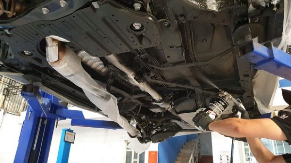 C&oacute; n&ecirc;n mua cầu n&acirc;ng 4 trụ &ocirc; t&ocirc; đ&atilde; qua sử dụng