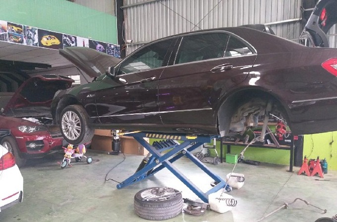 B&agrave;n n&acirc;ng thủy lực l&agrave; g&igrave;? Một số lưu &yacute; khi sử dụng b&agrave;n n&acirc;ng thủy lực